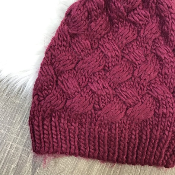 Crochet Knit Beanie Hat Faux Fur Pom Pom Burgundy - Picture 2 of 7